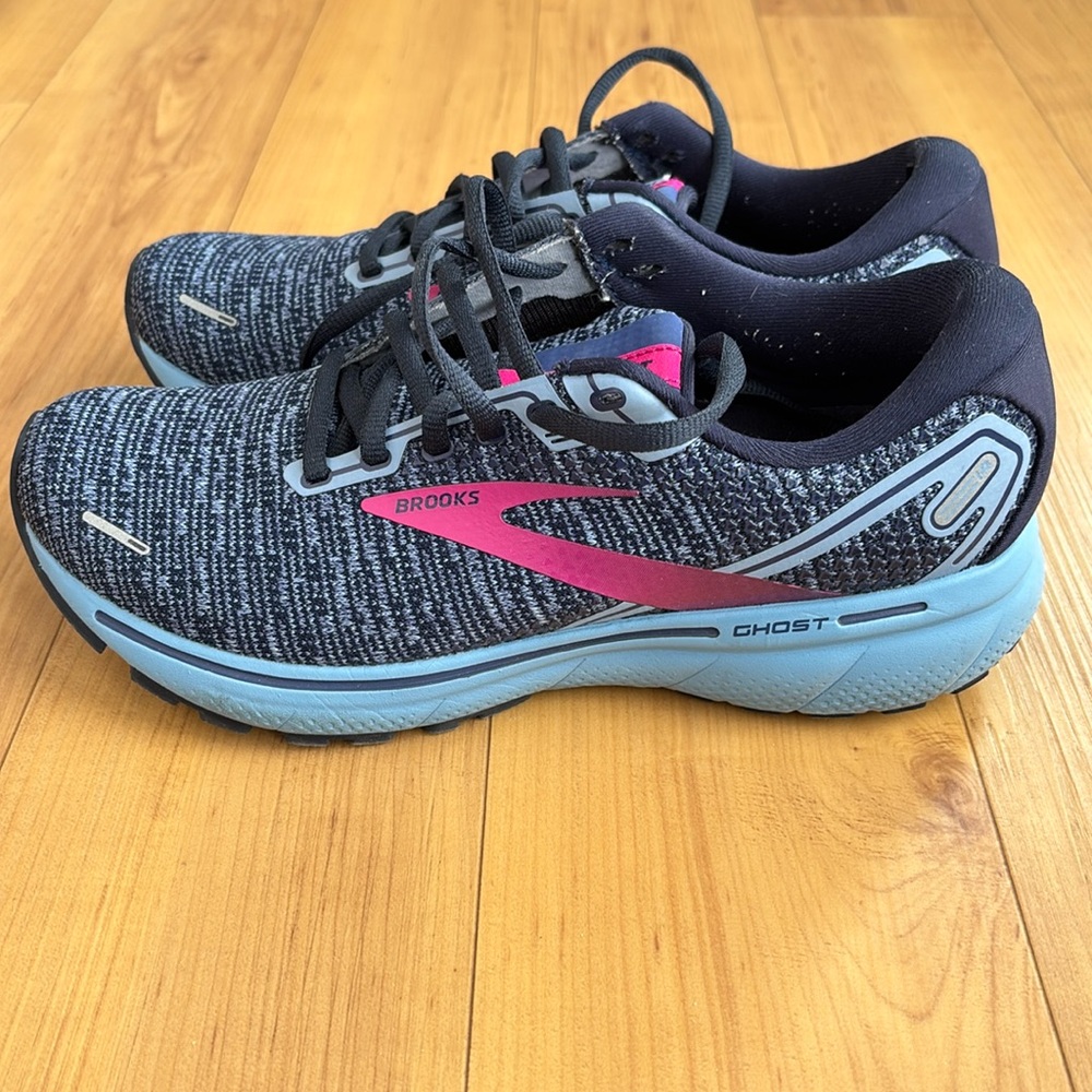 Brooks women Ghost 14 size 9 very good condition.